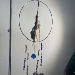 Round piece with feathers & deco stones
